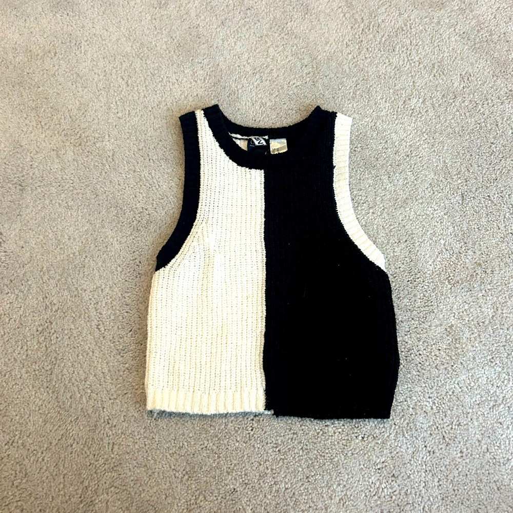 Crop top divided
